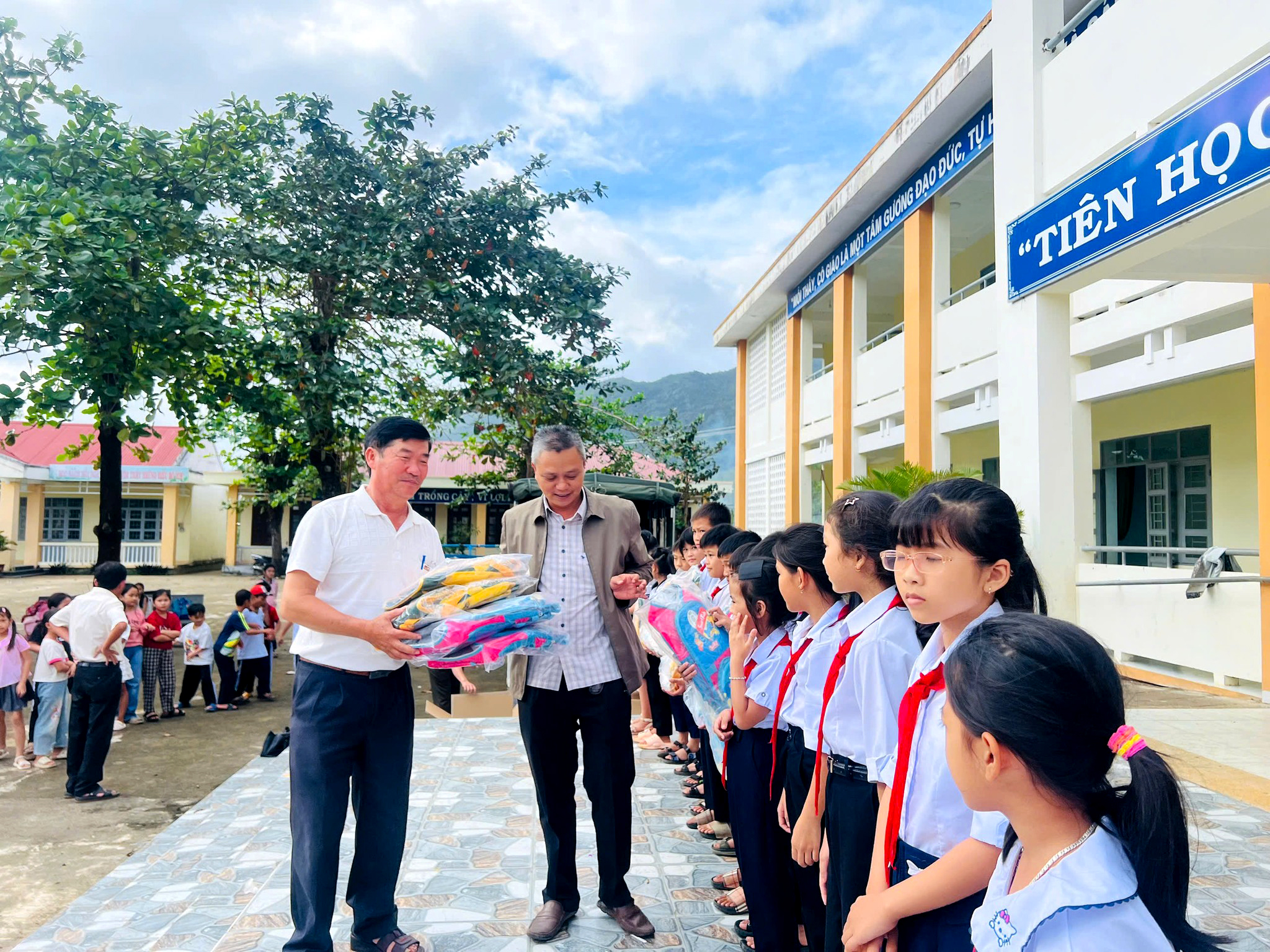 598529113_122156549438941260_1034178937341702140_n