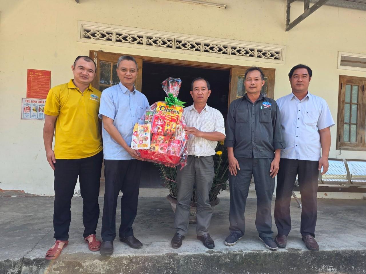 THƯỜNG TRỰC ĐẢNG ỦY XÃ XUÂN LÃNH THĂM, ĐỘNG VIÊN DOANH NGHIỆP ĐẦU XUÂN BÍNH NGỌ 2026